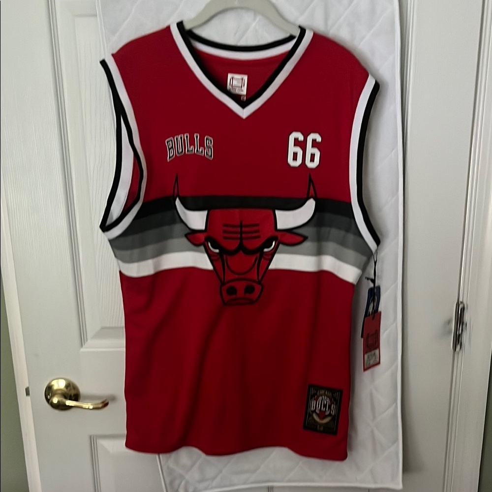 Chicago Bulls Red Sleeveless Tank Top - Size Tag